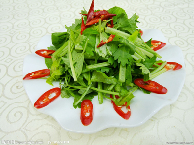 芹菜減肥餐 3天抹平煩人小腹