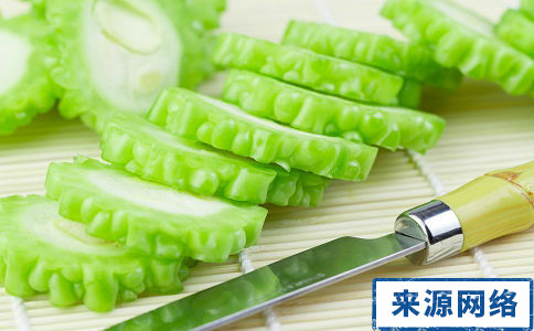 生吃苦瓜真的能減肥嗎 苦瓜怎麼吃能減肥 吃苦瓜減肥的方法