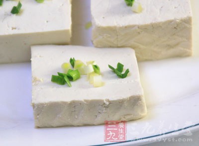 香蕉與香瓜、哈蜜瓜、西瓜同食容易引發腎虧，導致血糖升高