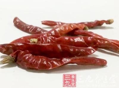 飲食宜清淡，減少攝取的脂肪量，特別是肥肉和辛辣、煎炸等刺激性油膩食物