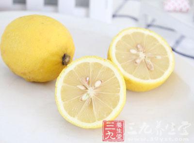 而寒涼生冷食物(如生冷瓜果、涼水、涼菜等)最易損傷肺脾陽氣