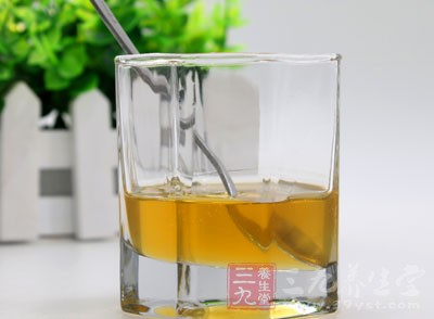 倘若喝得不舒服了，甚至醉酒了，可以喝點蜂蜜水、果汁、番茄汁或芹菜汁