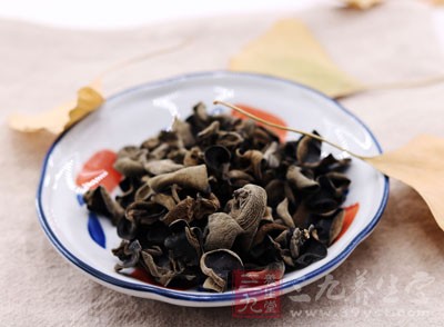 蘿卜絲和木耳混搭可能會引發過敏性皮炎