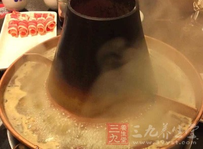 晚餐吃太晚，導致結石病