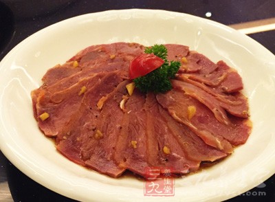超市裡有時候還會有注入抗生素的牛肉、豬肉