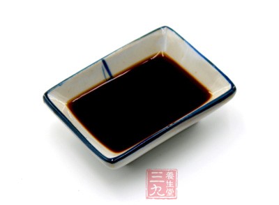 只要是正規廠家生產的，就會在配料表裡明確標出所有添加原料，不然是會被職業打假人搞死的