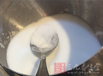 有專家說，工業鹽有重金屬鉛、砷、汞等