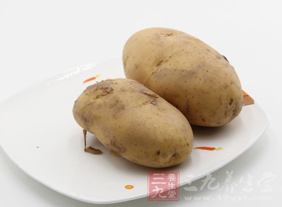 土豆是人們家常菜中極為常見的一道食物