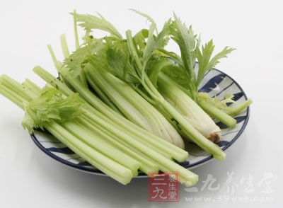 預防乳腺癌日常飲食應保持清淡，注意葷素搭配，最好以素為主