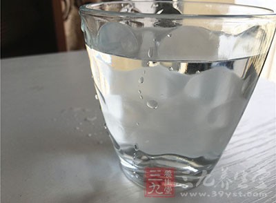 不吃早餐只喝水利於養生嗎