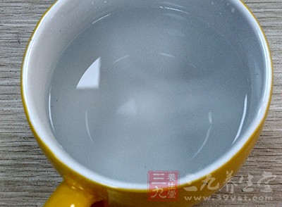 水是每個人每天都要飲用的