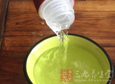酒味甘辛微苦,性大熱有毒,而柿子性寒,二者不宜同食
