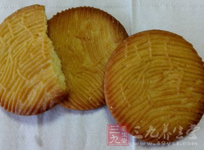 食物的纖維攝入不足才導致的這種病症
