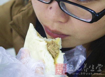 肚子好餓，吃點夜宵吧