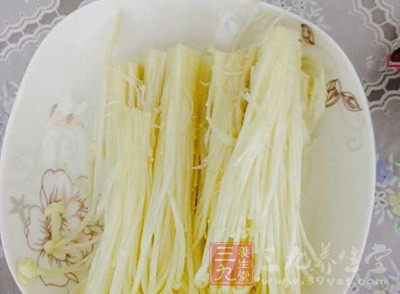 金針菇食用禁忌：不煮熟