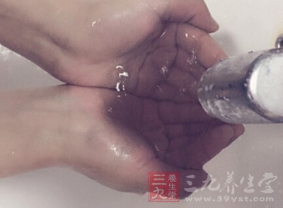 勤洗手,遠離家禽的分泌物 勤洗手,遠離家禽的分泌物