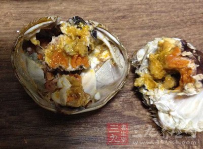 因螃蟹性寒,蟹黃中膽固醇很高 因螃蟹性寒,蟹黃中膽固醇很高