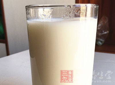 草酸會和牛奶中的鈣質結合形成我們不能吸收的草酸鈣