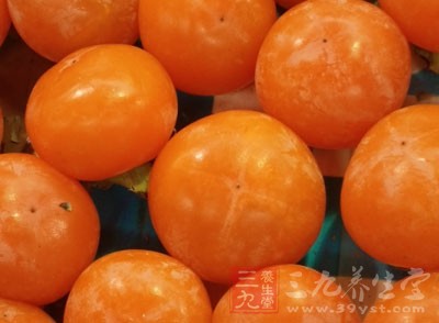 《本草求真》中也有記載,說”柿霜治腸風痔漏。“故痔瘡出血吃柿霜也頗適宜 《本草求真》中也有記載,說”柿霜治腸風痔漏。“故痔瘡出血吃柿霜也頗適宜
