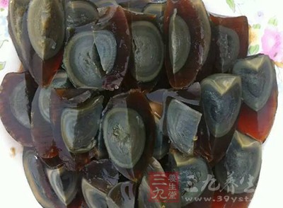 松花蛋含有B族維生素,是抗腳氣病、抗神經炎和抗多種炎症的佳品 松花蛋含有B族維生素,是抗腳氣病、抗神經炎和抗多種炎症的佳品