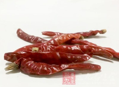 辛辣、有刺激性的食物會引起消化道生濕化熱 辛辣、有刺激性的食物會引起消化道生濕化熱