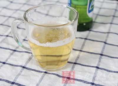 類風濕患者應該少喝啤酒、飲料、咖啡、茶等 類風濕患者應該少喝啤酒、飲料、咖啡、茶等