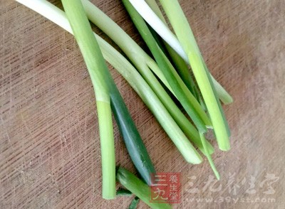 能抗風濕祛寒邪,如辣椒、蔥、花椒、大料、茴香、大蒜有殺菌、抗病毒等作用 能抗風濕祛寒邪,如辣椒、蔥、花椒、大料、茴香、大蒜有殺菌、抗病毒等作用