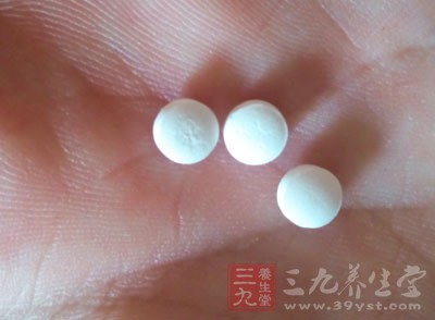 某些藥物在水溶液中容易發生水解而失效