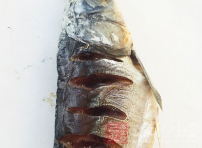 鹹魚產生的二甲基亞硝酸鹽，在體內可以轉化為致癌物質二甲基亞硝酸胺