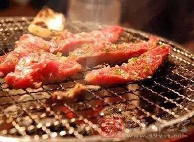 愛吃肉食和辛辣油膩的食物容易導致雌性激素過高