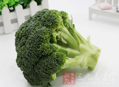 胰腺炎患者要多吃蔬菜補充維生素，吃西蘭花時煮熟、煮軟不放油，吃個七八分飽即可