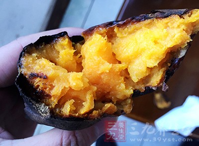 小販們都用化工油桶改當烤爐帶有黑斑病菌