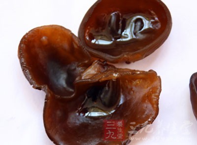 黑木耳,姜絲,剁椒,生抽,白醋,鹽,雞精少許,蔥花 黑木耳,姜絲,剁椒,生抽,白醋,鹽,雞精少許,蔥花