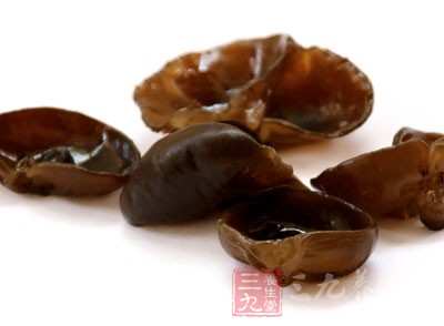 正常情況下,黑木耳用常溫水泡發,最多1個小時即可完成,泡3-4小時也行 正常情況下,黑木耳用常溫水泡發,最多1個小時即可完成,泡3-4小時也行