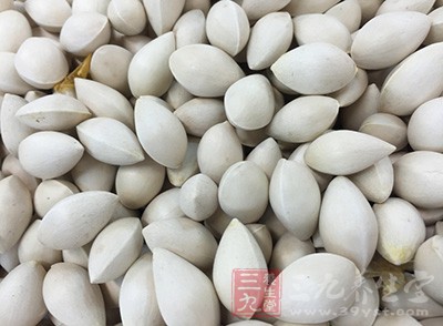 在醫院采訪時,記者碰巧遇見了前來就診的金奶奶 在醫院采訪時,記者碰巧遇見了前來就診的金奶奶