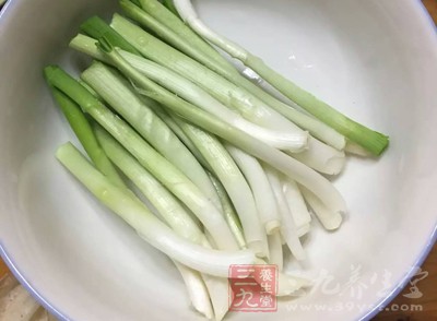 細糖400克,蔥2根,姜20克 細糖400克,蔥2根,姜20克