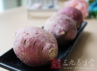 番薯含有膳食纖維、胡蘿卜素、維生素A、B、C、E及鉀、鐵、銅、硒、鈣等 番薯含有膳食纖維、胡蘿卜素、維生素A、B、C、E及鉀、鐵、銅、硒、鈣等