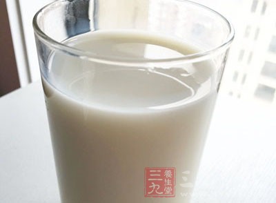 牛奶大家都知道是一種日常很好的滋補品