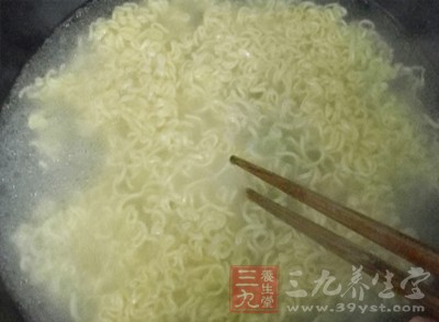 方便面是很多人喜歡吃的食品 方便面是很多人喜歡吃的食品
