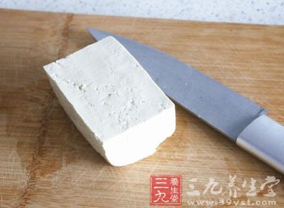 豆腐是我們日常生活中經常可以吃到的一種豆制品