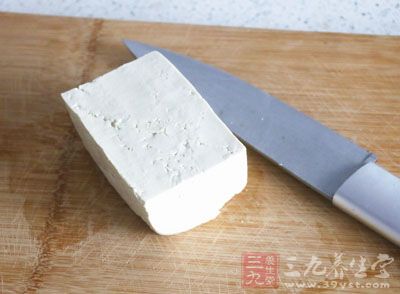 一次性吃很多的豆腐便在無形之間增加腎髒的負擔