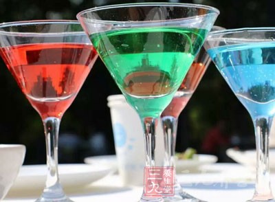 按照專家說的，喝一罐飲料相當於吃一兩糖
