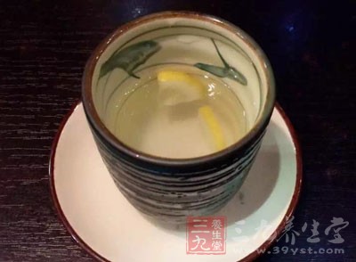 同時，在選購飲料時還要仔細看一下營養成分表是按每100毫升的量來計算