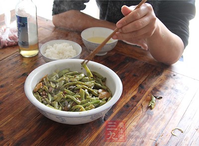 下文主要告訴大家不吃晚飯的危害是什麼
