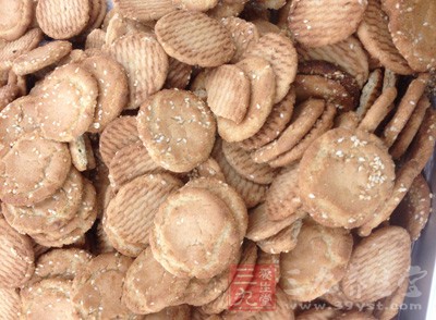 甜品(蛋糕、餅干)，粗纖維多的蔬菜(竹筍、芹菜