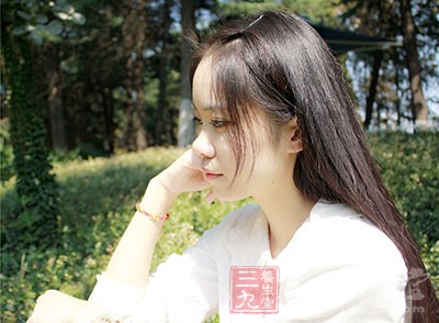 皮膚就會出現干燥、起皺的現象，從而加速衰老