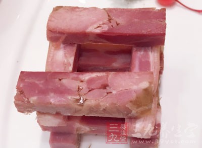 大量食用牛肉、羊肉等紅肉以及熱狗和培根等加工肉類會增加死亡率