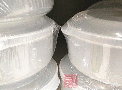 PP是指聚丙烯，具有極好的機械性能和熱性能