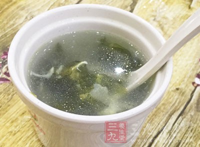 高鹽食物會使胃酸減少，降低胃黏膜抵抗力，使其更易受損而產生胃炎或潰瘍