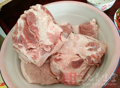 而他們用“淋巴肉”煉制的“飼料油”